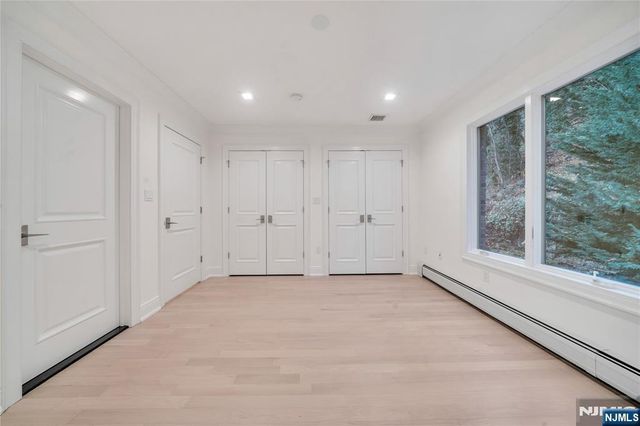 516 Undercliff Avenue, Edgewater, NJ 07020