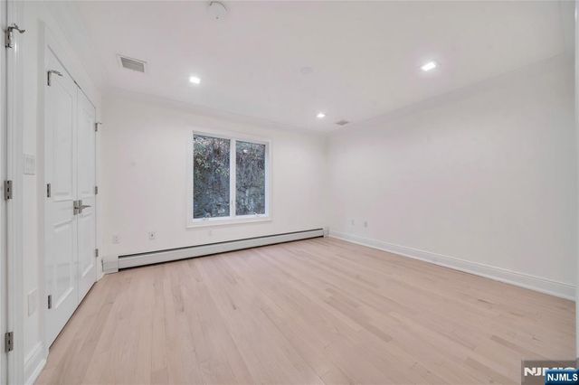 516 Undercliff Avenue, Edgewater, NJ 07020