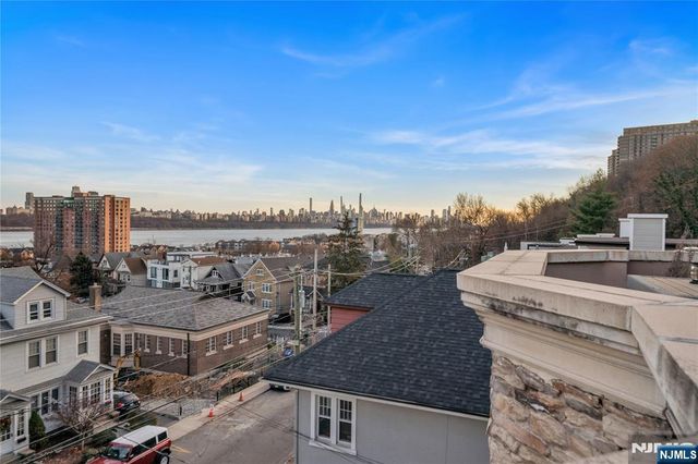 516 Undercliff Avenue, Edgewater, NJ 07020