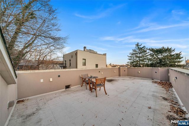 516 Undercliff Avenue, Edgewater, NJ 07020