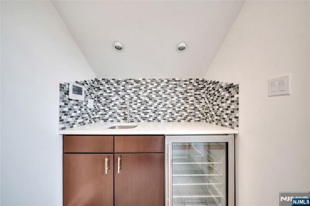 516 Undercliff Avenue, Edgewater, NJ 07020