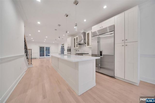 516 Undercliff Avenue, Edgewater, NJ 07020