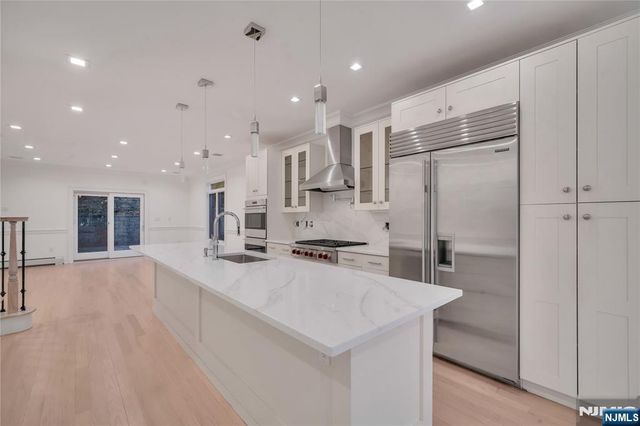 516 Undercliff Avenue, Edgewater, NJ 07020