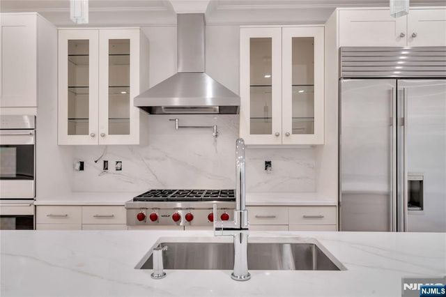 516 Undercliff Avenue, Edgewater, NJ 07020