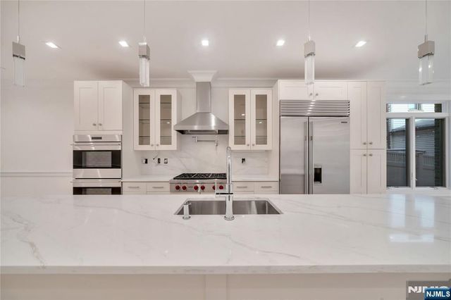 516 Undercliff Avenue, Edgewater, NJ 07020