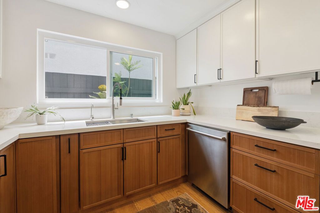 Image 10 of property listing at 1447 26th Street C, Santa Monica, CA 90404
