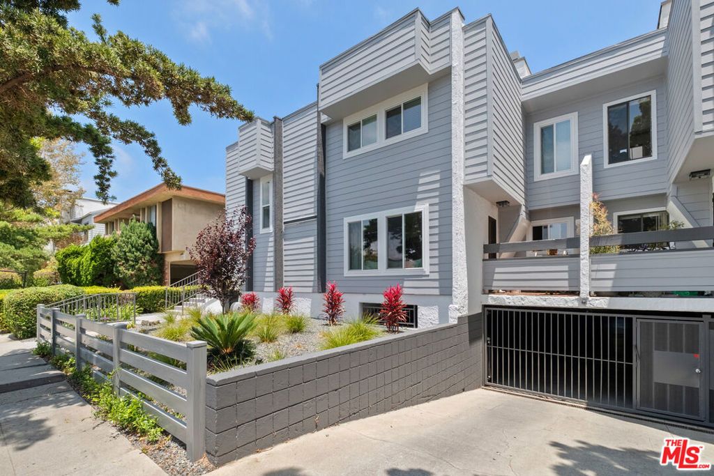 Image 2 of property listing at 1447 26th Street C, Santa Monica, CA 90404