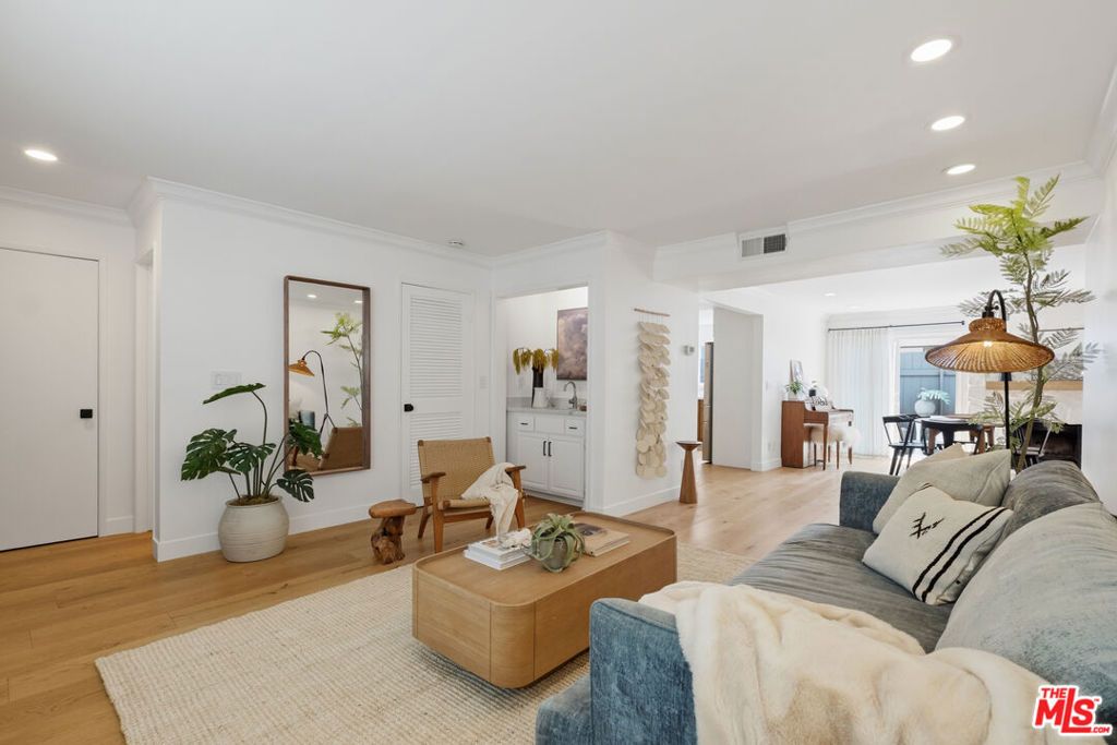 Image 4 of property listing at 1447 26th Street C, Santa Monica, CA 90404