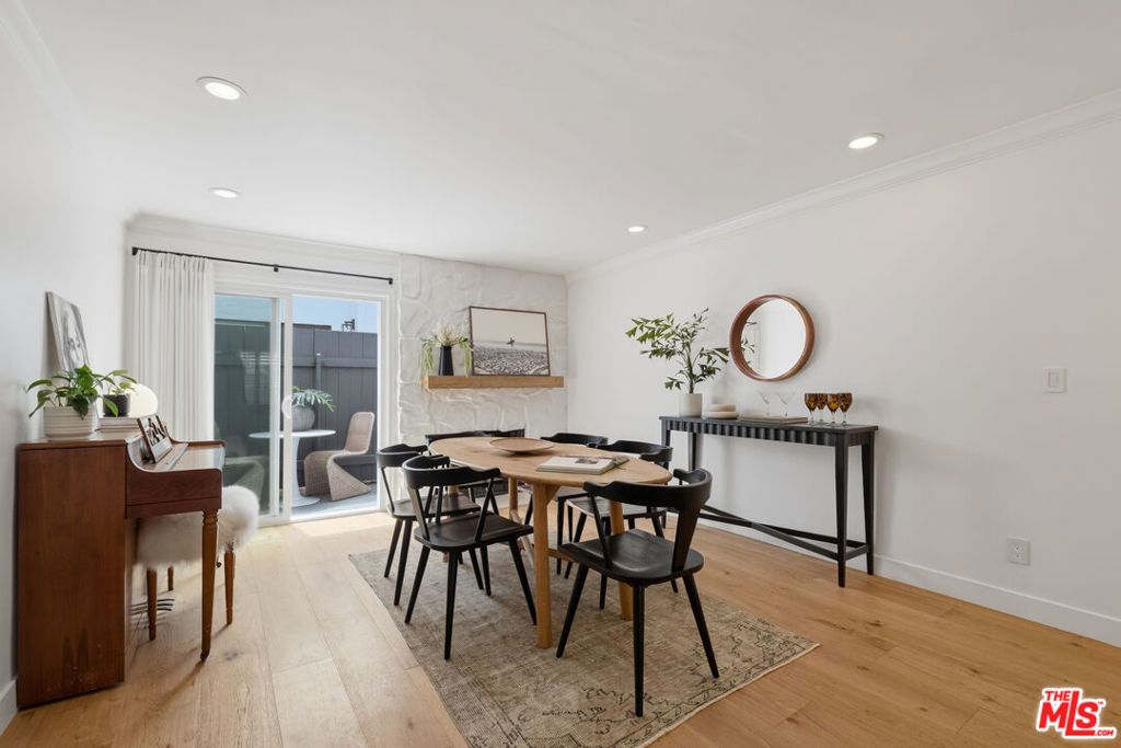 Image 5 of property listing at 1447 26th Street C, Santa Monica, CA 90404