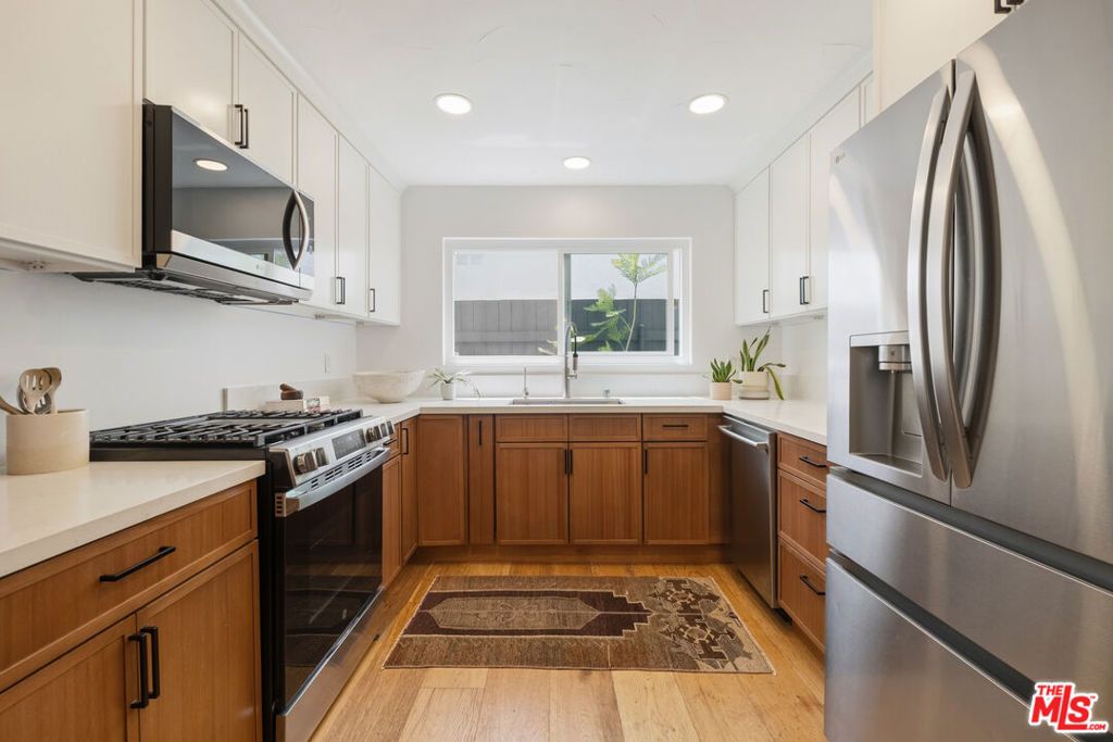Image 8 of property listing at 1447 26th Street C, Santa Monica, CA 90404