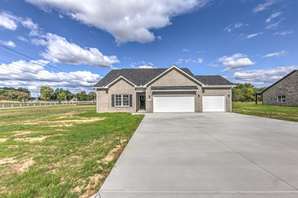 21 Bartow St, Decherd, TN 37324