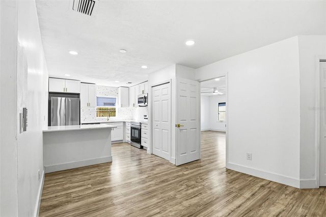 10217 N PAWNEE AVENUE, Tampa, FL 33617