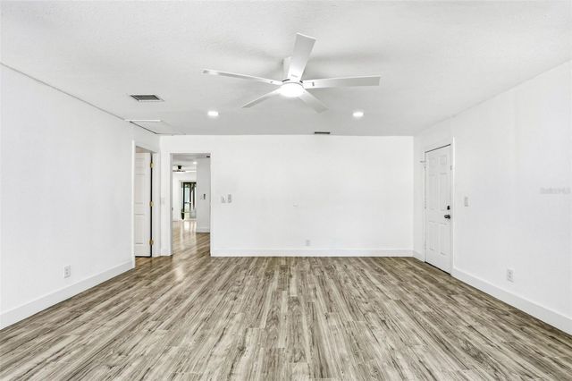 10217 N PAWNEE AVENUE, Tampa, FL 33617