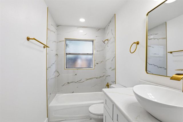 10217 N PAWNEE AVENUE, Tampa, FL 33617