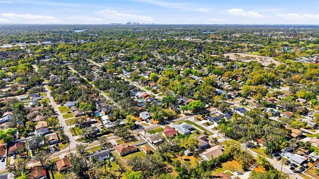 10217 N PAWNEE AVENUE, Tampa, FL 33617