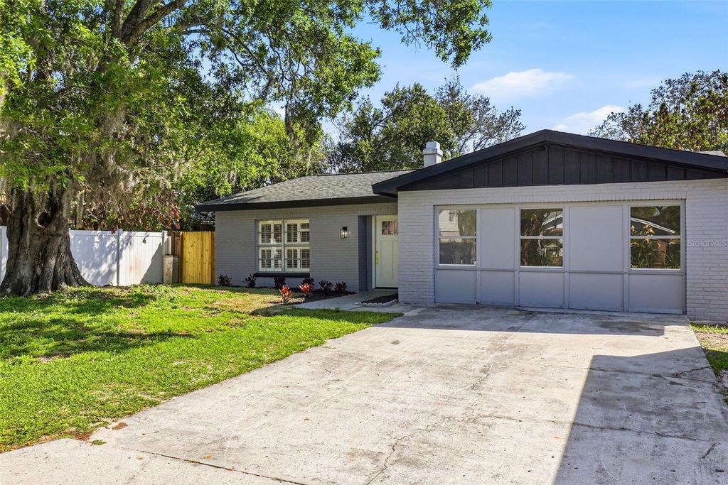 Image 2 of property listing at 10217 N PAWNEE AVENUE, Tampa, FL 33617