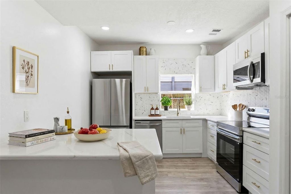 Image 17 of property listing at 10217 N PAWNEE AVENUE, Tampa, FL 33617