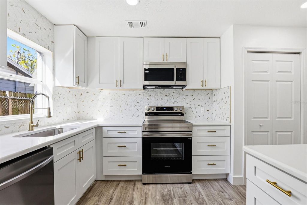 Image 21 of property listing at 10217 N PAWNEE AVENUE, Tampa, FL 33617