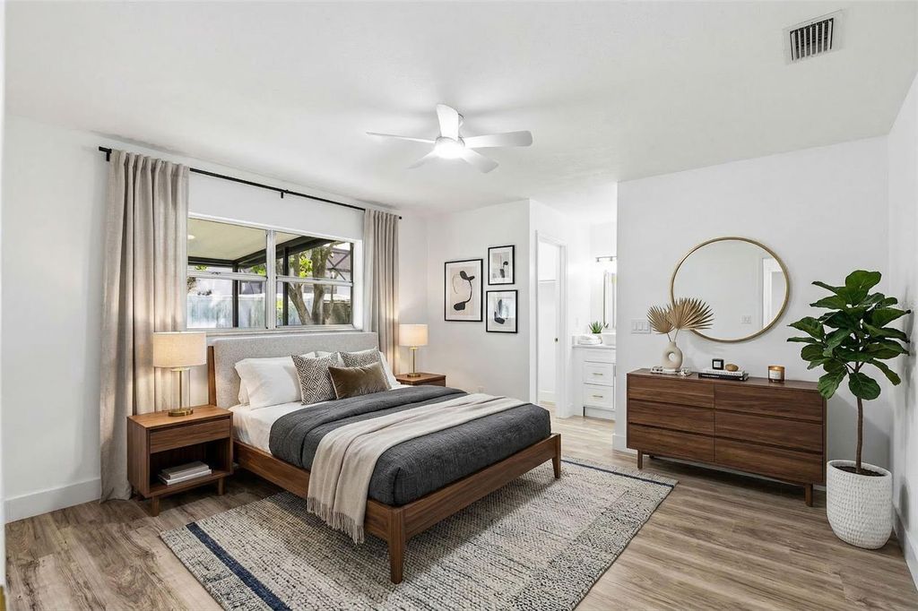 Image 33 of property listing at 10217 N PAWNEE AVENUE, Tampa, FL 33617