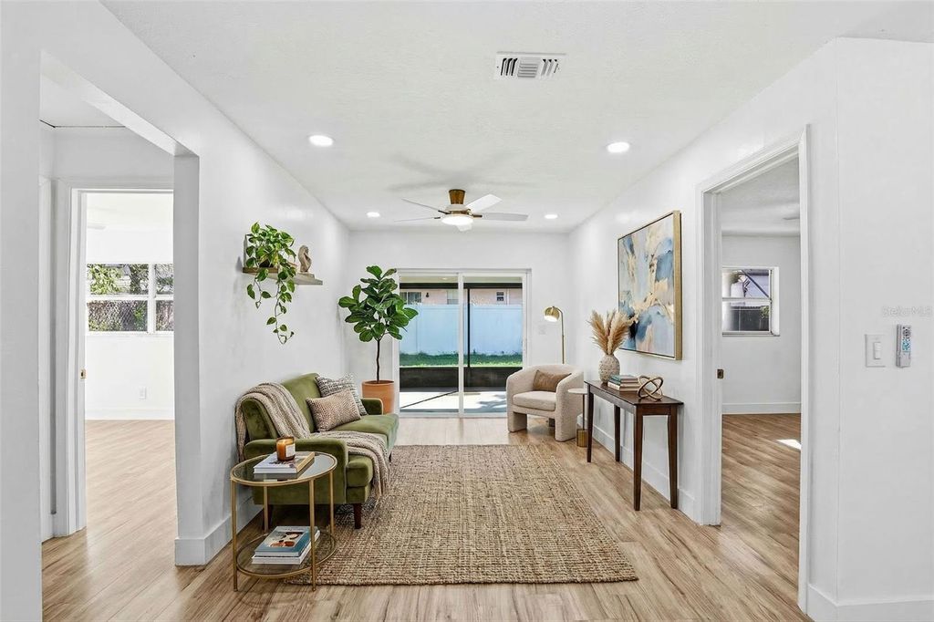 Image 40 of property listing at 10217 N PAWNEE AVENUE, Tampa, FL 33617