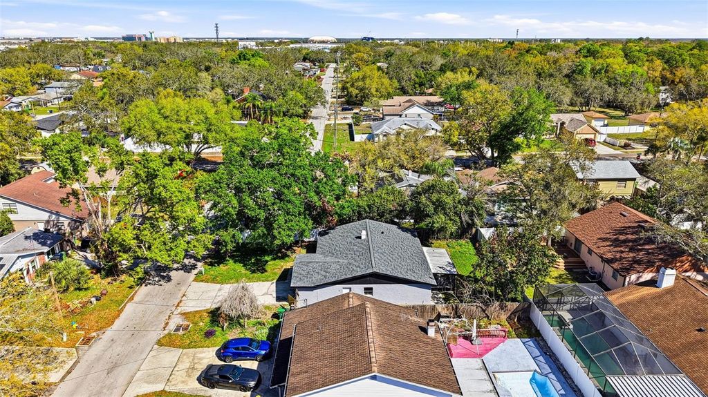 Image 70 of property listing at 10217 N PAWNEE AVENUE, Tampa, FL 33617