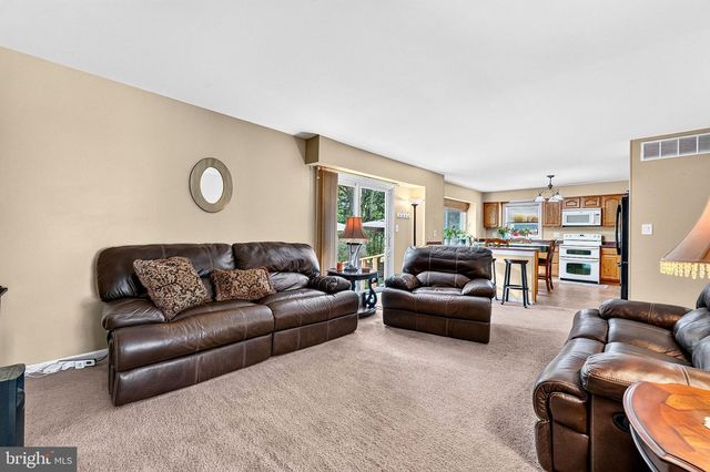 69 WILLIS DR, Ewing, NJ 08628