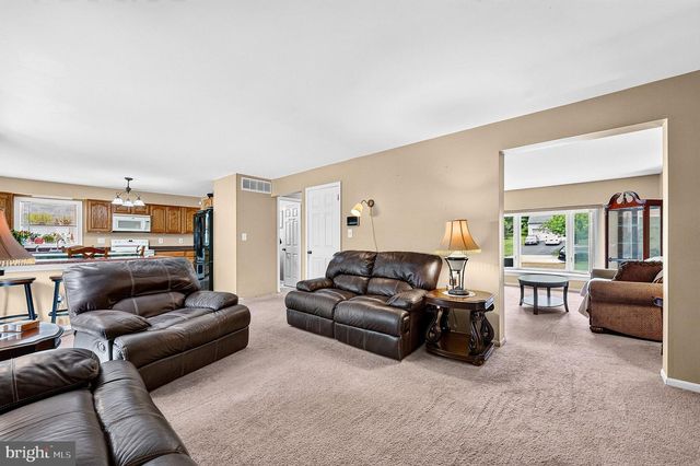 69 WILLIS DR, Ewing, NJ 08628