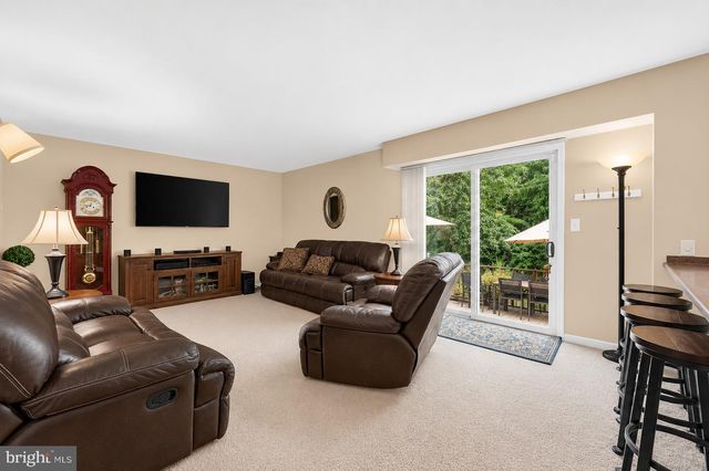 69 WILLIS DR, Ewing, NJ 08628