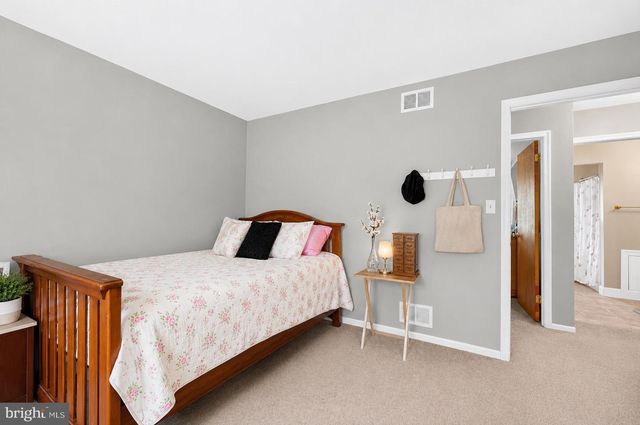 69 WILLIS DR, Ewing, NJ 08628