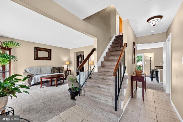 69 WILLIS DR, Ewing, NJ 08628