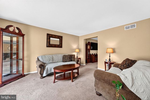 69 WILLIS DR, Ewing, NJ 08628