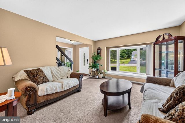 69 WILLIS DR, Ewing, NJ 08628