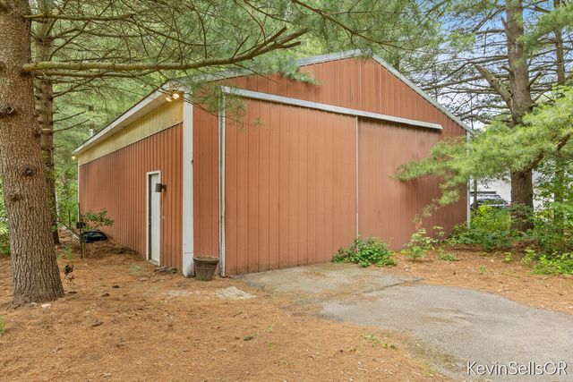 7710 Cascade Pines Drive, Grand Rapids, MI 49546