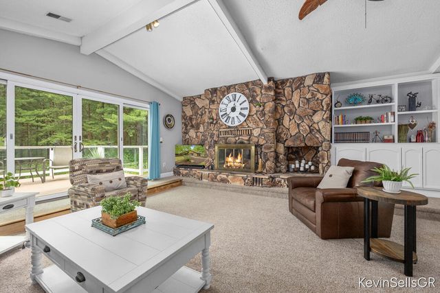 7710 Cascade Pines Drive, Grand Rapids, MI 49546