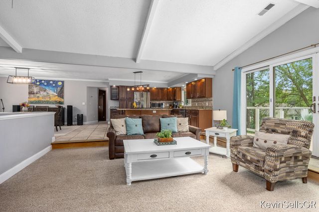 7710 Cascade Pines Drive, Grand Rapids, MI 49546