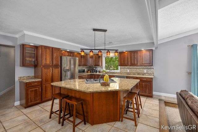 7710 Cascade Pines Drive, Grand Rapids, MI 49546