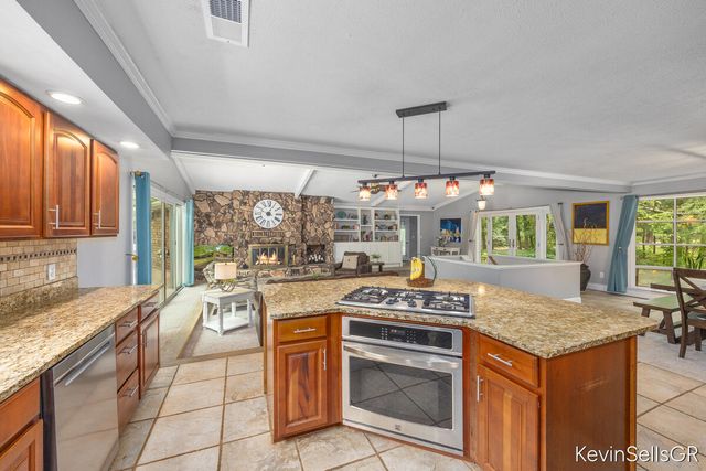 7710 Cascade Pines Drive, Grand Rapids, MI 49546