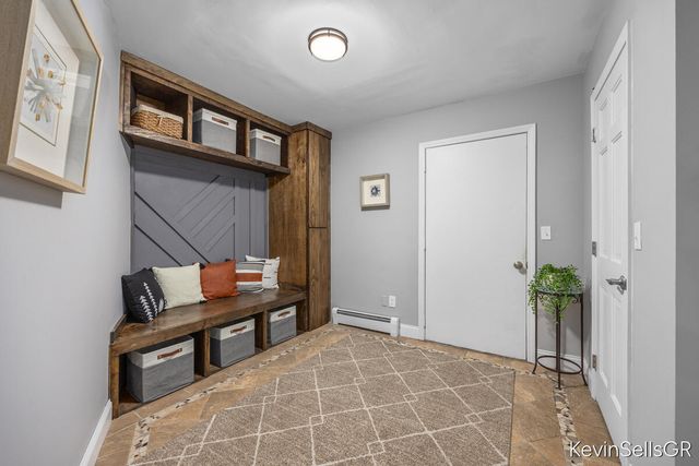 7710 Cascade Pines Drive, Grand Rapids, MI 49546