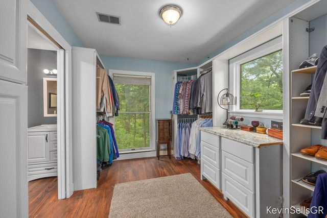 7710 Cascade Pines Drive, Grand Rapids, MI 49546
