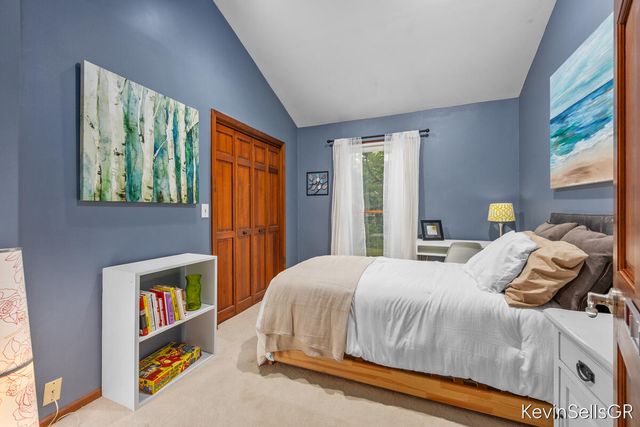 7710 Cascade Pines Drive, Grand Rapids, MI 49546