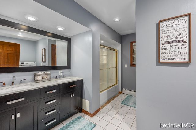 7710 Cascade Pines Drive, Grand Rapids, MI 49546
