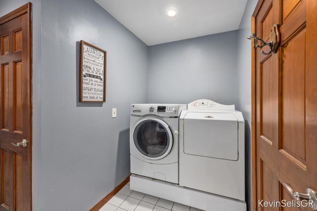 7710 Cascade Pines Drive, Grand Rapids, MI 49546
