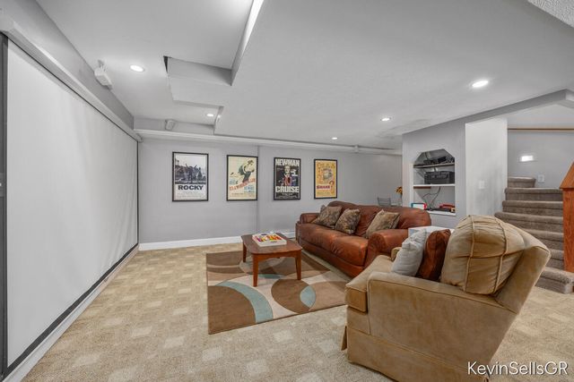 7710 Cascade Pines Drive, Grand Rapids, MI 49546