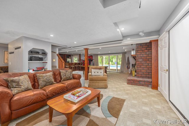 7710 Cascade Pines Drive, Grand Rapids, MI 49546