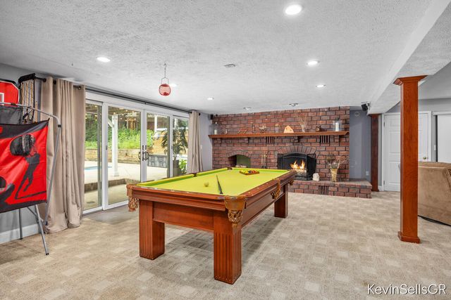 7710 Cascade Pines Drive, Grand Rapids, MI 49546