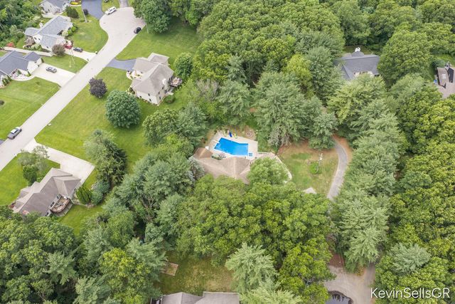 7710 Cascade Pines Drive, Grand Rapids, MI 49546