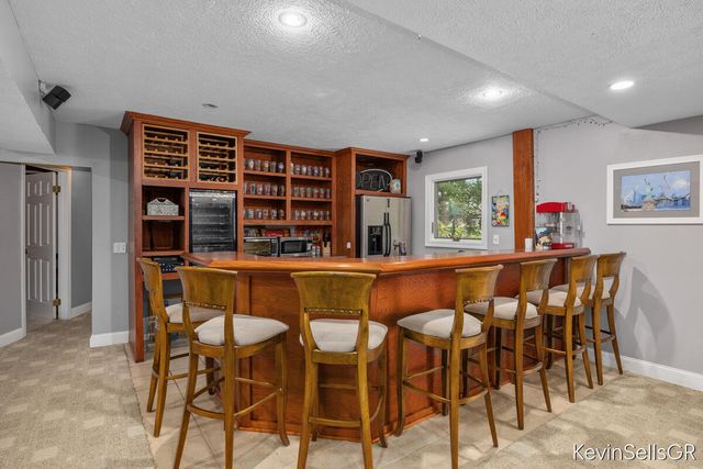 7710 Cascade Pines Drive, Grand Rapids, MI 49546