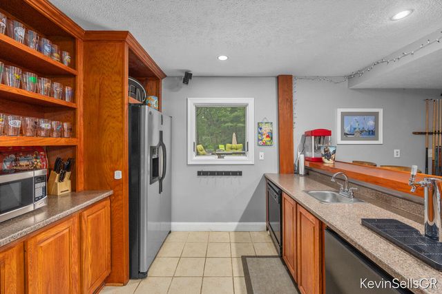 7710 Cascade Pines Drive, Grand Rapids, MI 49546