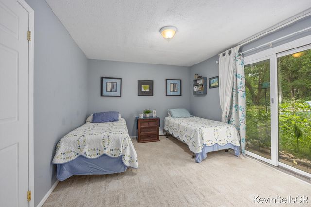 7710 Cascade Pines Drive, Grand Rapids, MI 49546