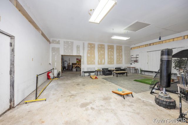 7710 Cascade Pines Drive, Grand Rapids, MI 49546